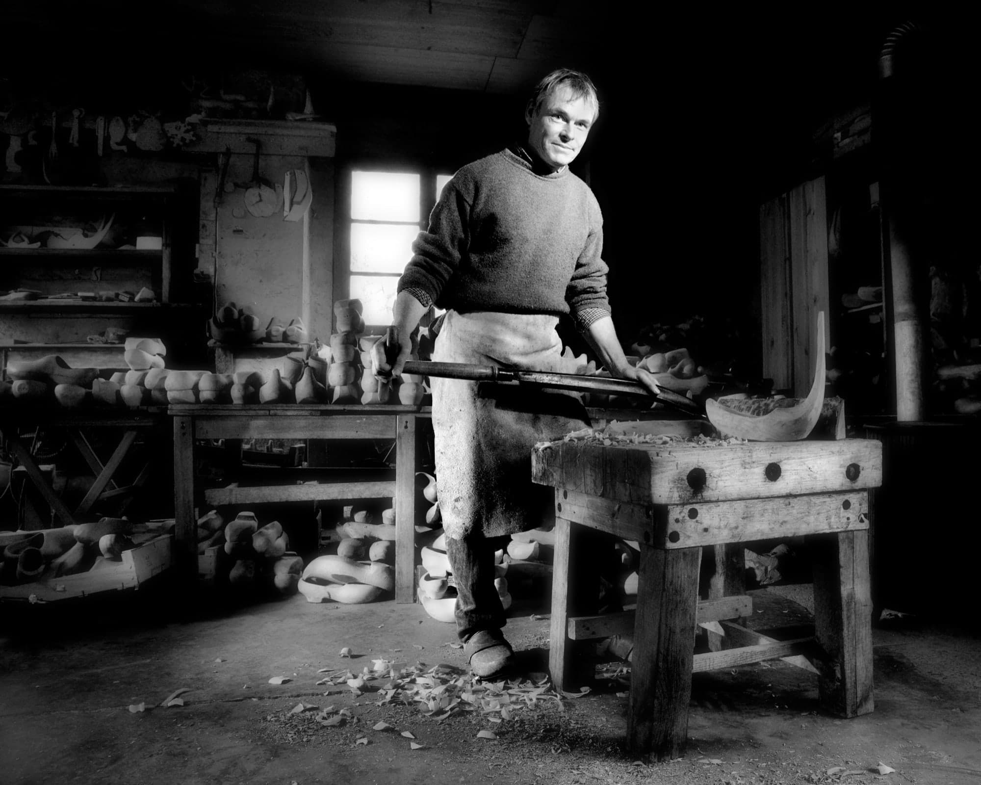 Pascal Jusot, dernier sabotier, des Pyrénées dans son atelier de Bethmale