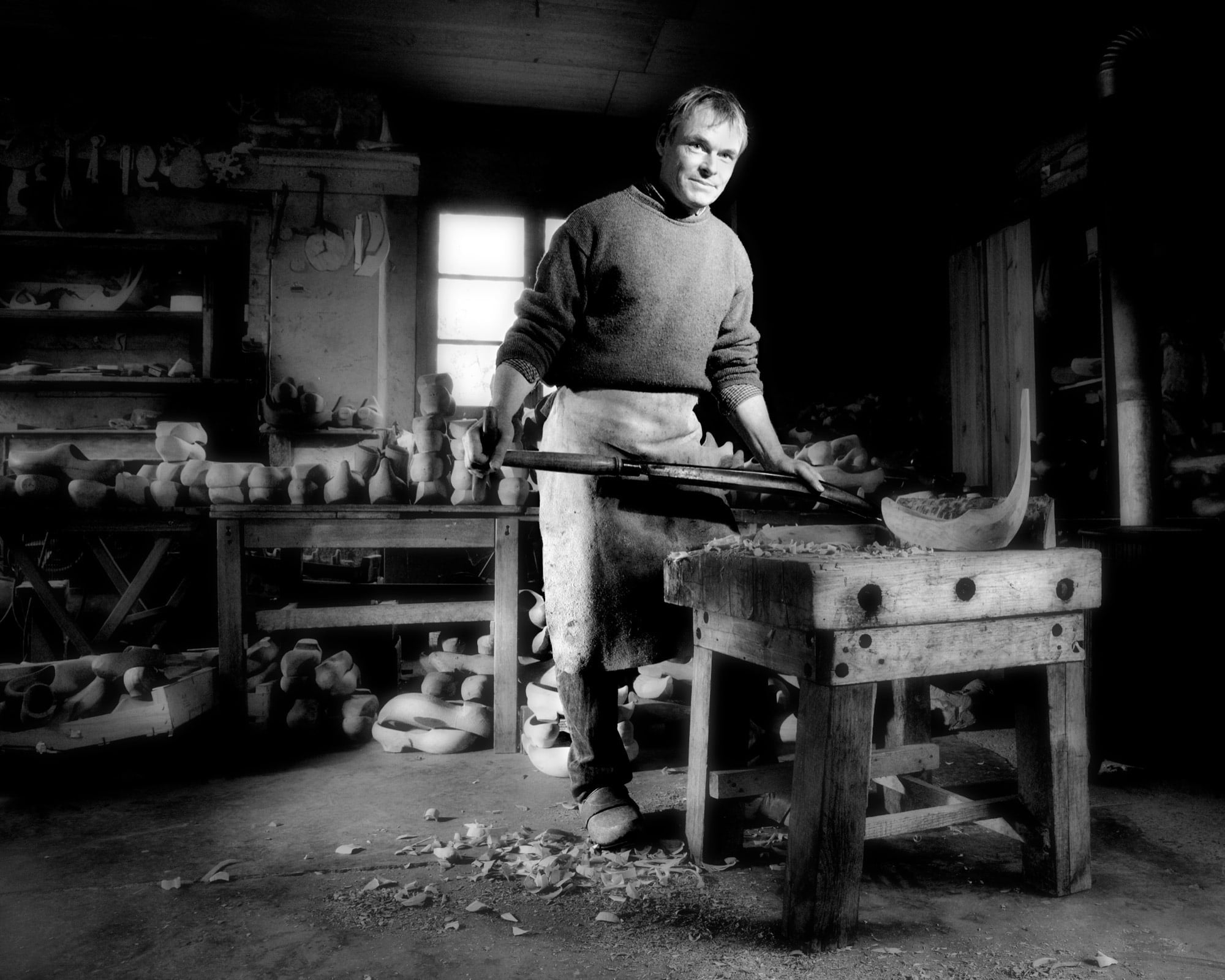 Pascal Jusot, dernier sabotier, des Pyrénées dans son atelier de Bethmale