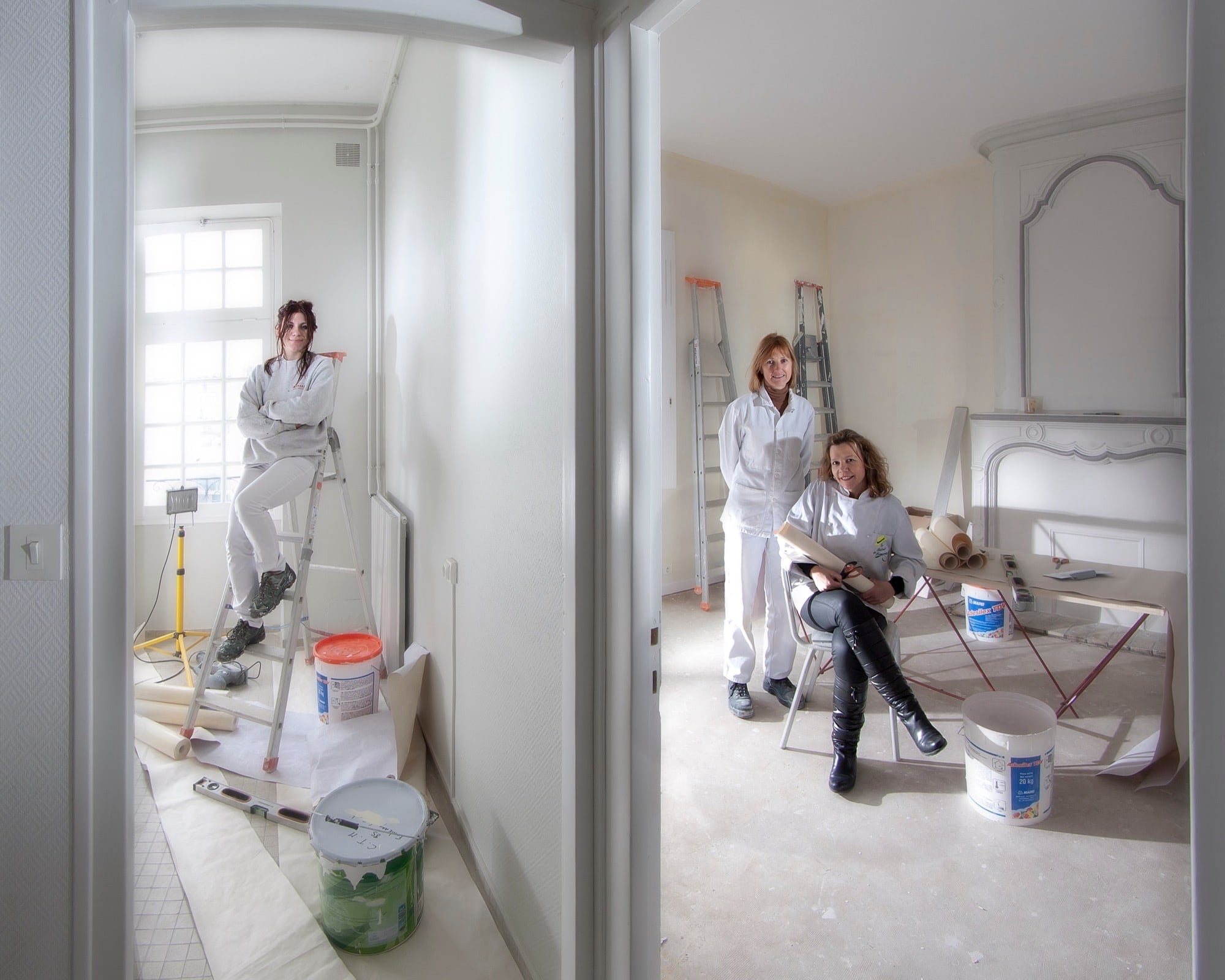 Tapissières-décoratrices  sur leur chantier d'aménagement
